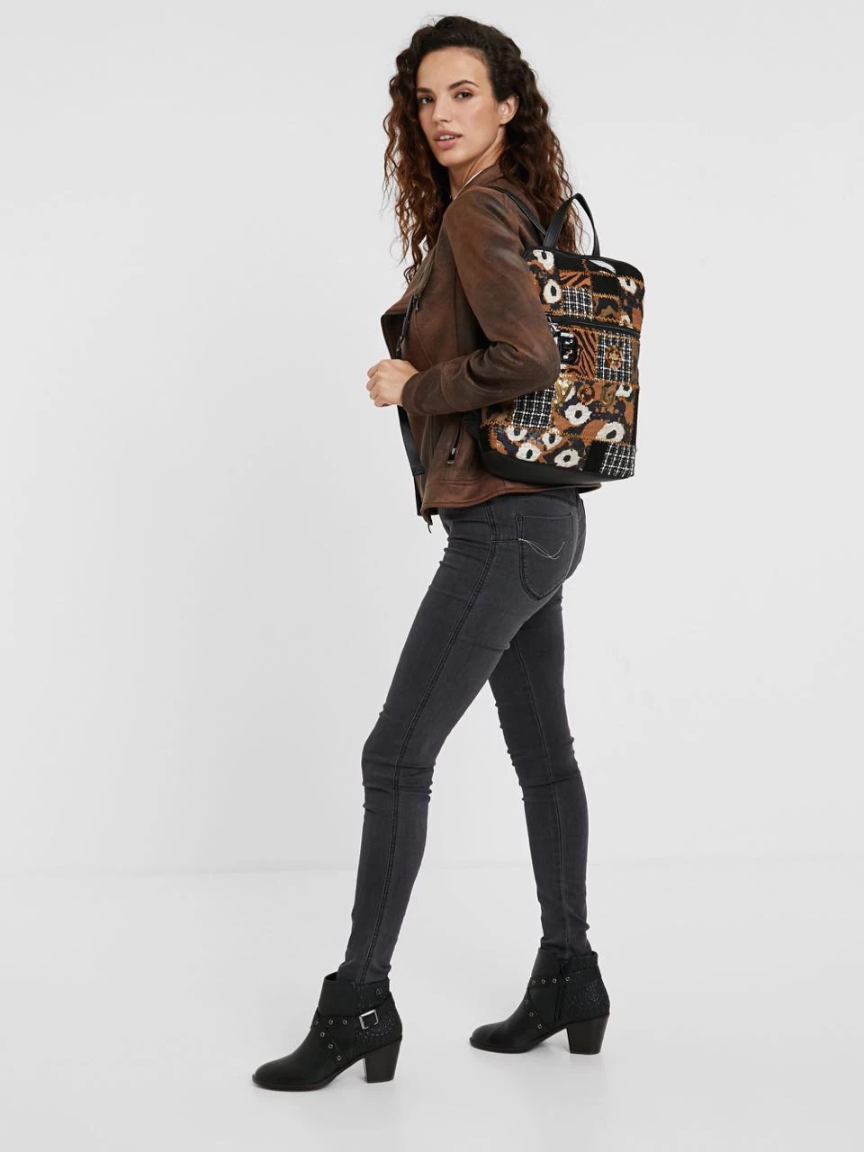 Desigual Patch Backpack "New 1968 Nanaimo" 6 Desigual Patch Backpack "New 1968 Nanaimo" - Image 4