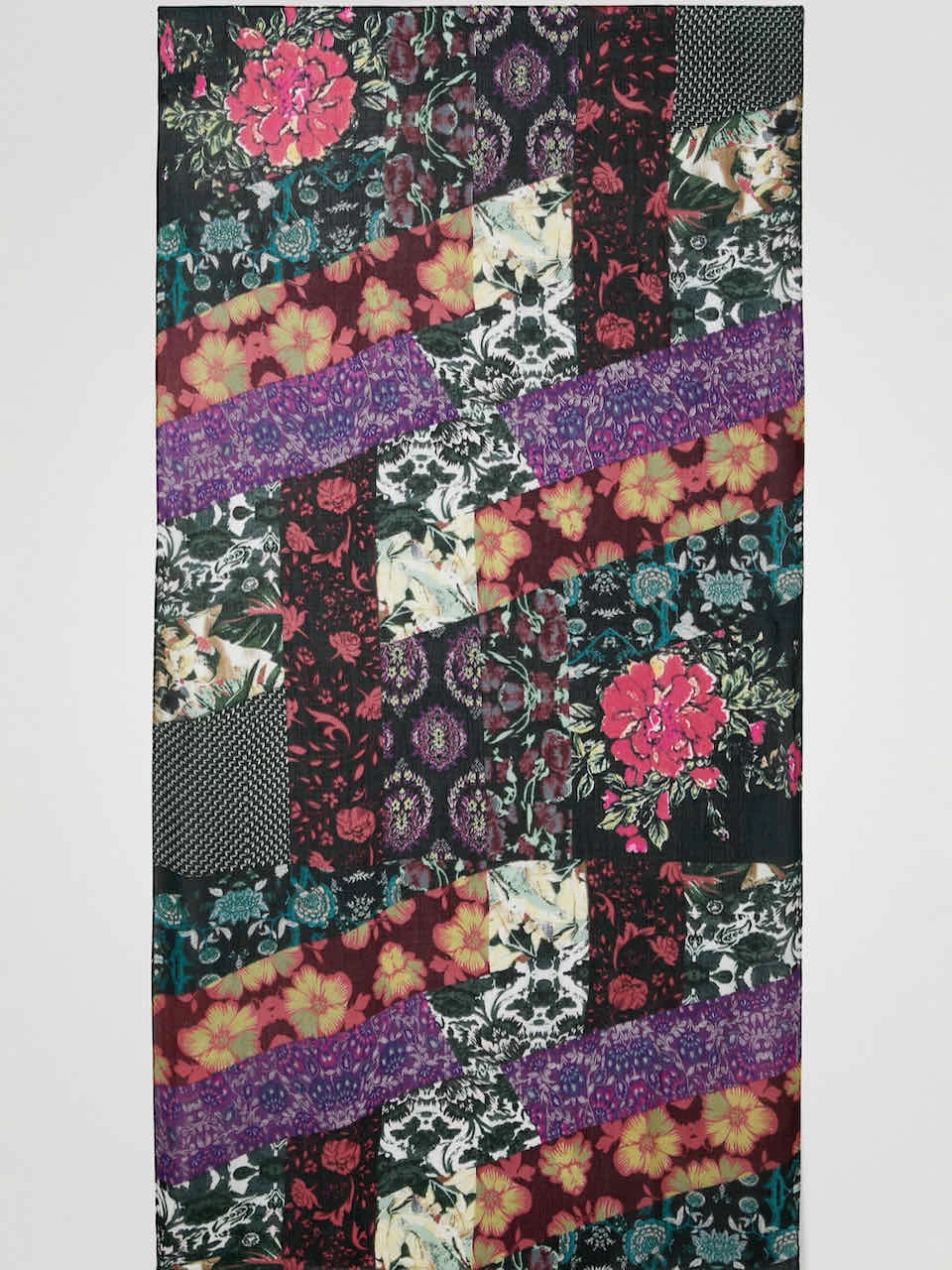 Desigual Scarf "Patch Digital Rectangle" 4 Desigual Scarf "Patch Digital Rectangle" - Image 2