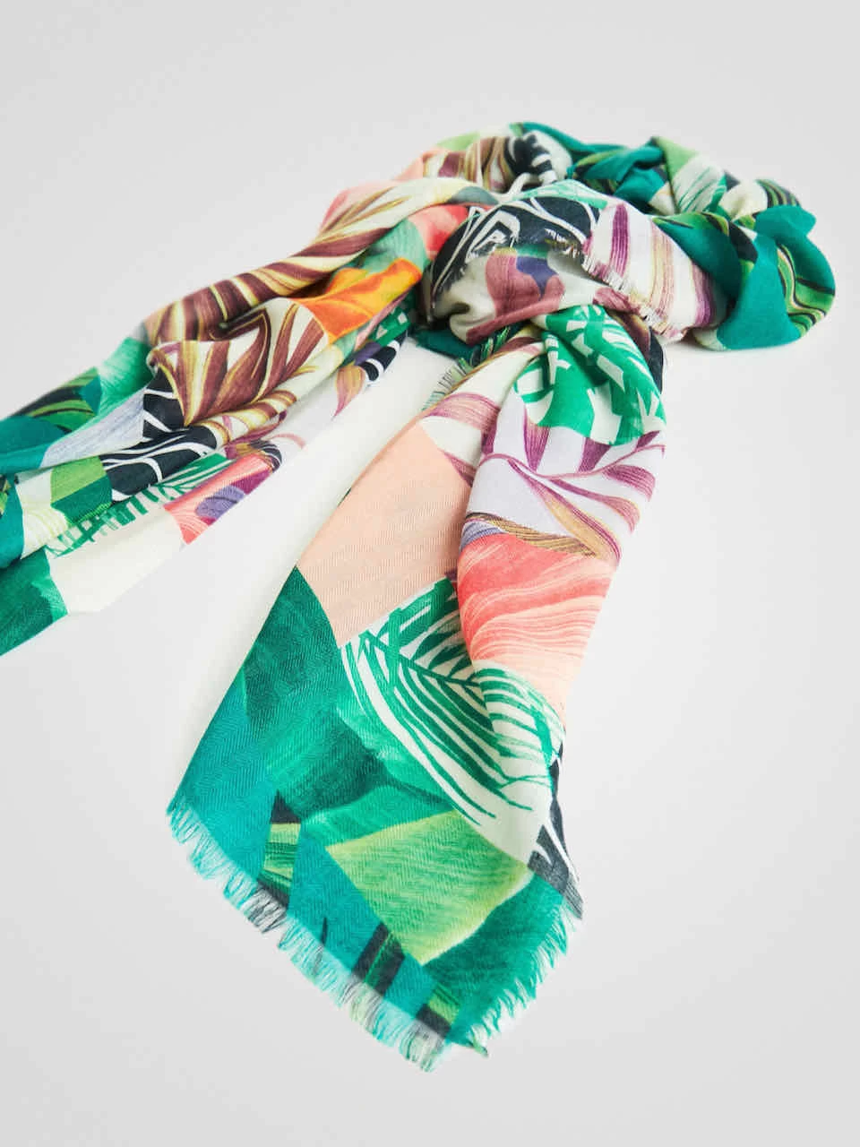 Desigual Arty Foulard "Virtual Pink Rectangle" (2 Colours) 8 Desigual Arty Foulard "Virtual Pink Rectangle" (2 Colours) - Image 6