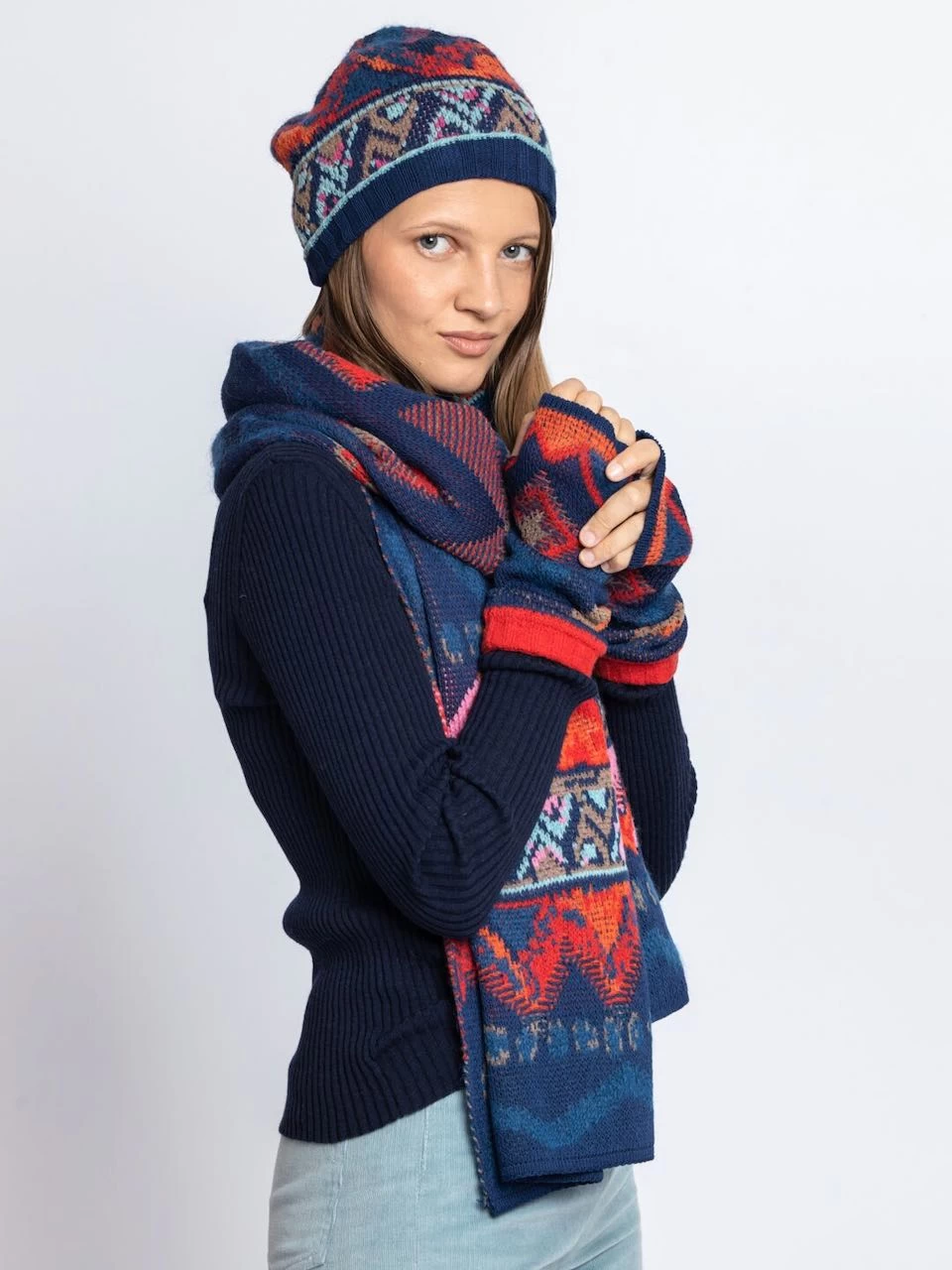 IVKO Wrist Warmers Artistic Pattern 222685 (2 Colours) 4 IVKO Wrist Warmers Artistic Pattern 222685 (2 Colours) - Image 2