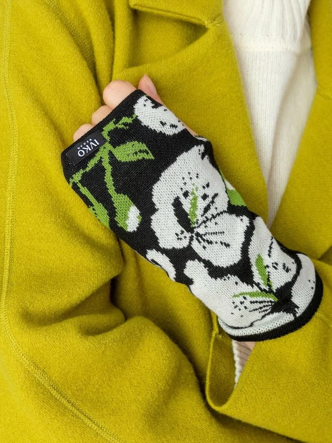 IVKO Wrist Warmers Orchid Motive 232589 (2 Colours) 5 IVKO Wrist Warmers Orchid Motive 232589 (2 Colours) - Image 3